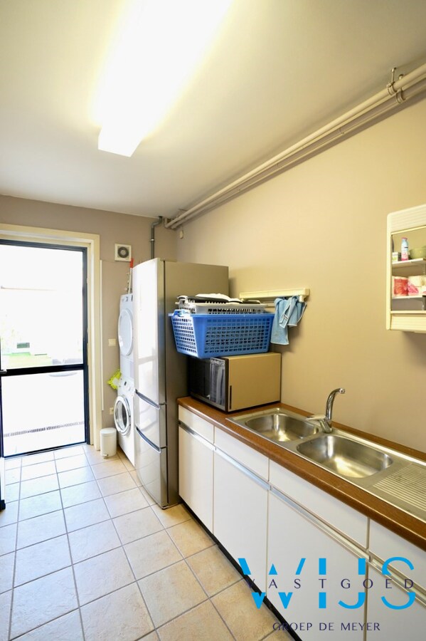 Multifunctioneel woonhuis met magazijn/praktijkruimte te ERTVELDE ! 