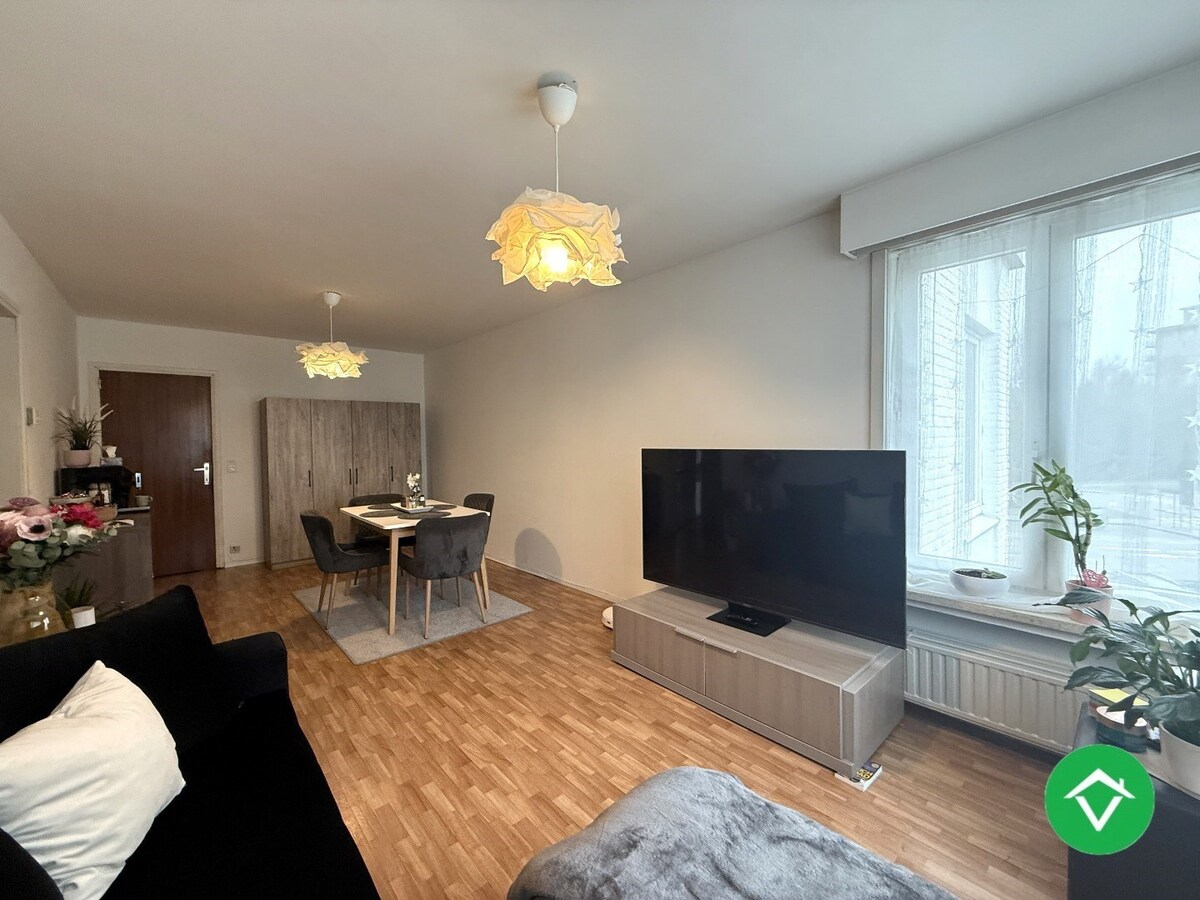 Instapklaar appartement met twee slaapkamers en garage te Roeselare 