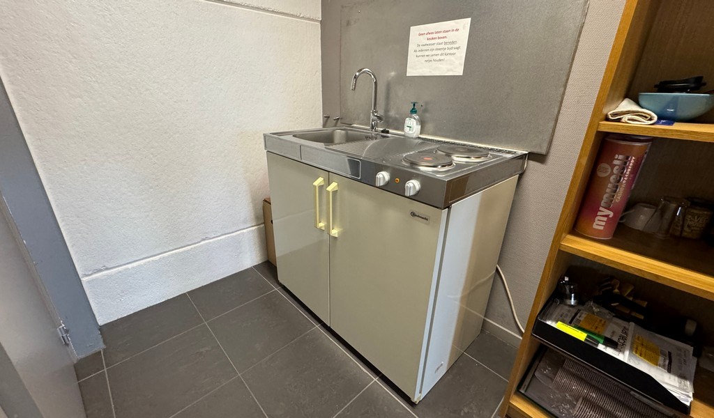 Commercieel gelegen kantoor te huur langs R4 in Mariakerke