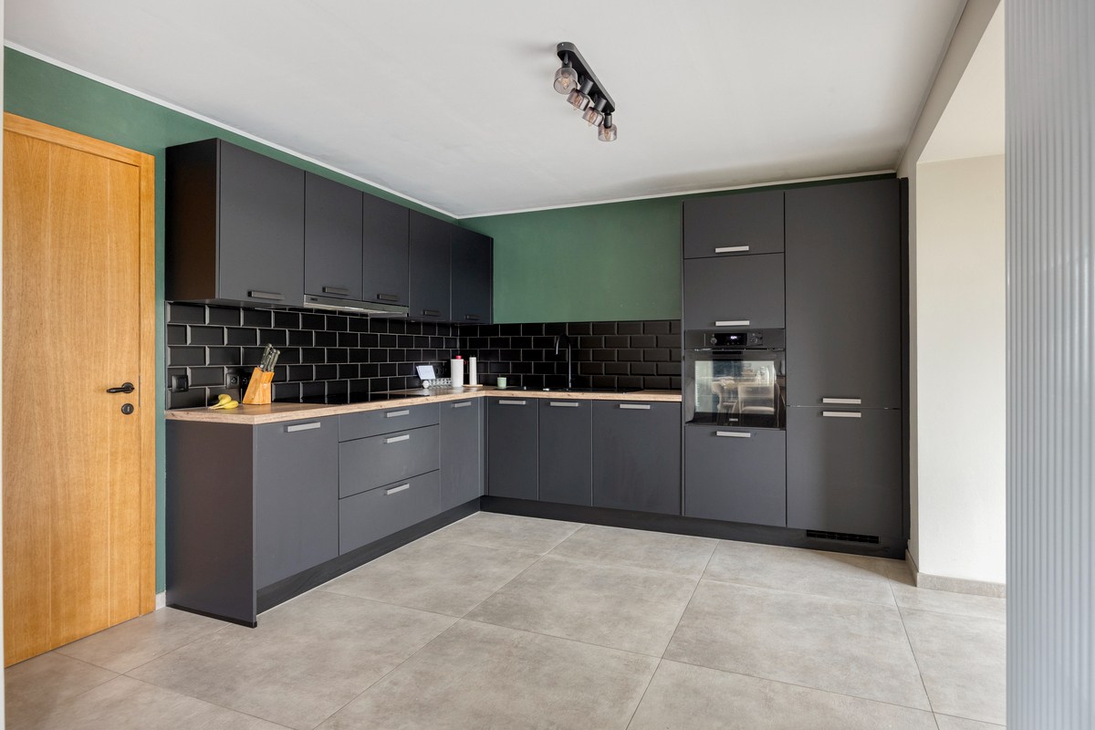 Halfopen bebouwing met 3 slaapkamers, tuin en garage 