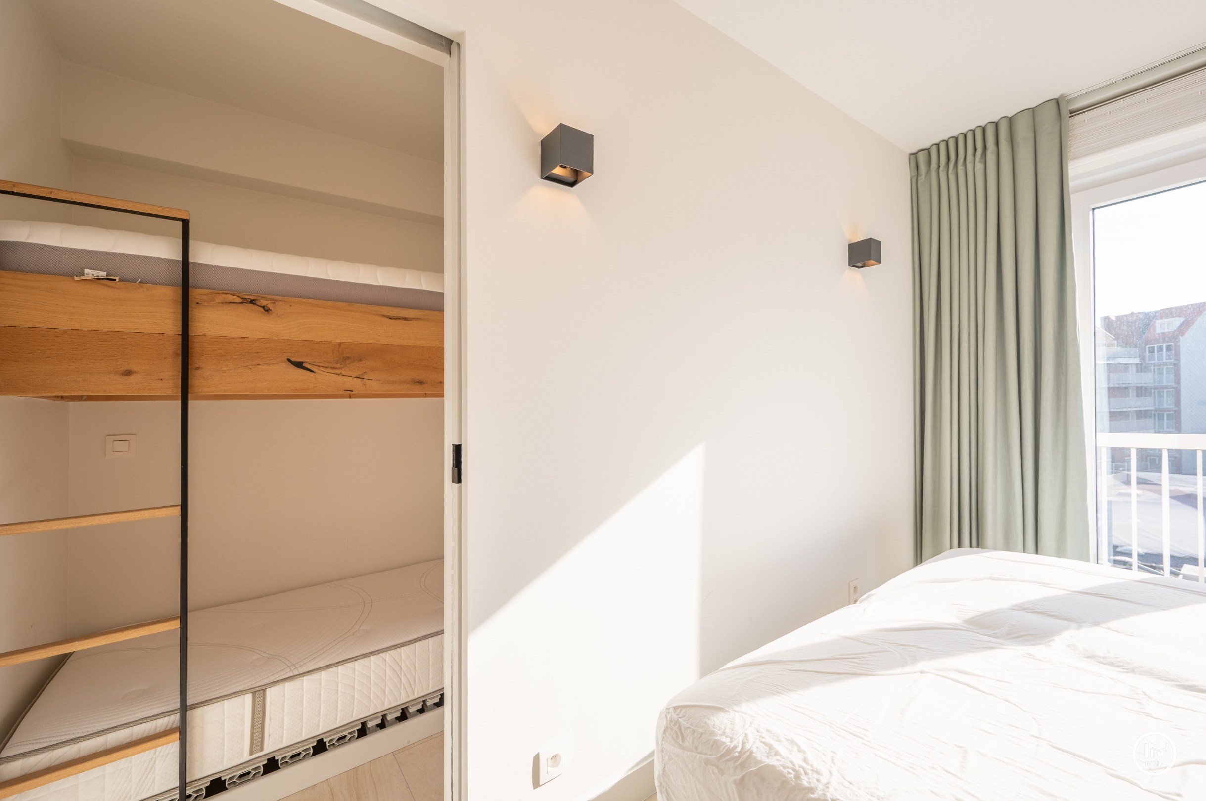 Bel appartement rénové avec vue sur la place Rubens et la mer 