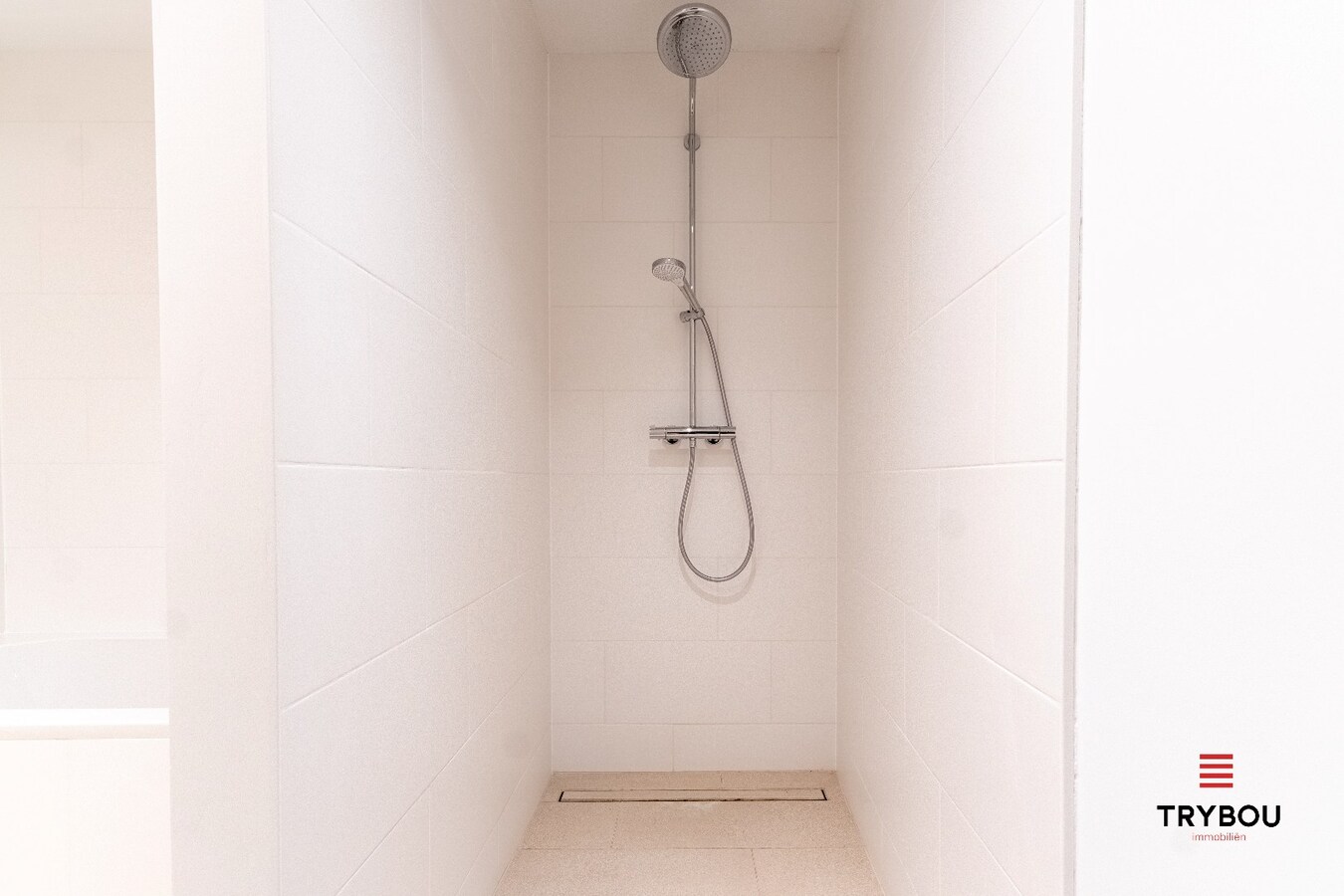 Appartement met 3 slaapkamers, garage en 2 staanplaatsen in Houthulst! 