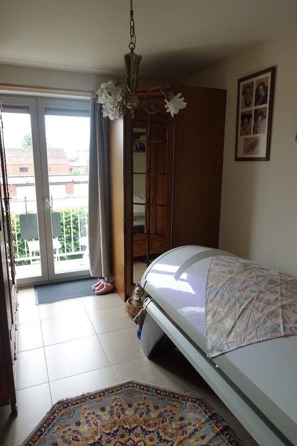 Lichtrijk appartement met autostaanplaats in het hartje van Lichtervelde 