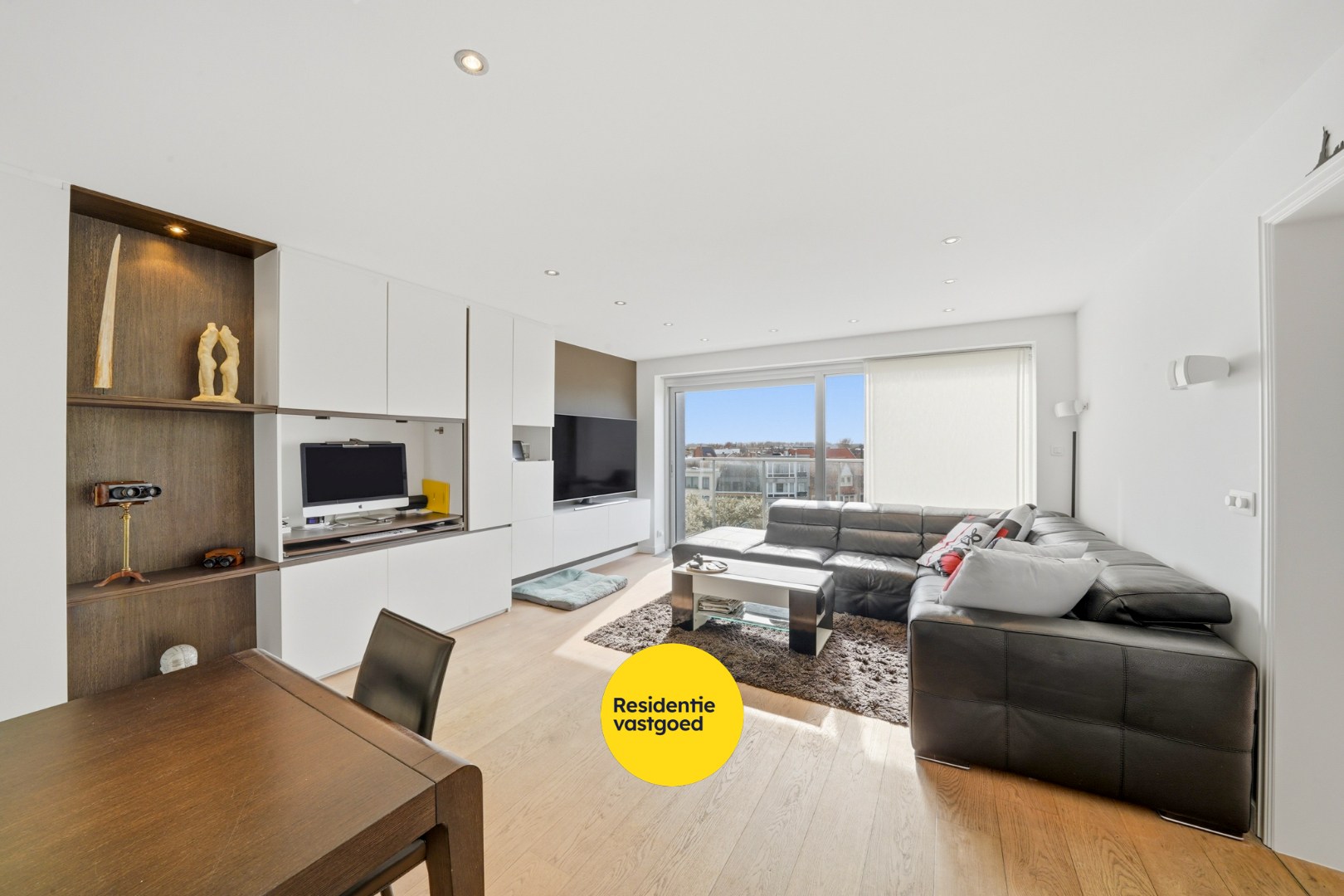 Ruim appartement met 3 slaapkamers, 2 terrassen, garage en staanplaats in Oostende 