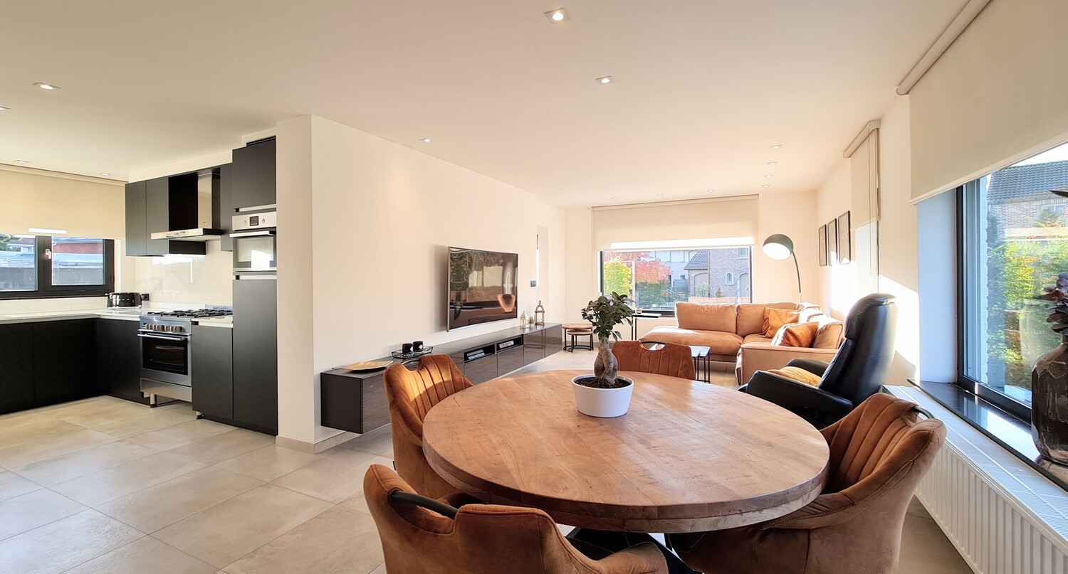 Bungalow met zongerichte tuin op perceel van 1350 m² 