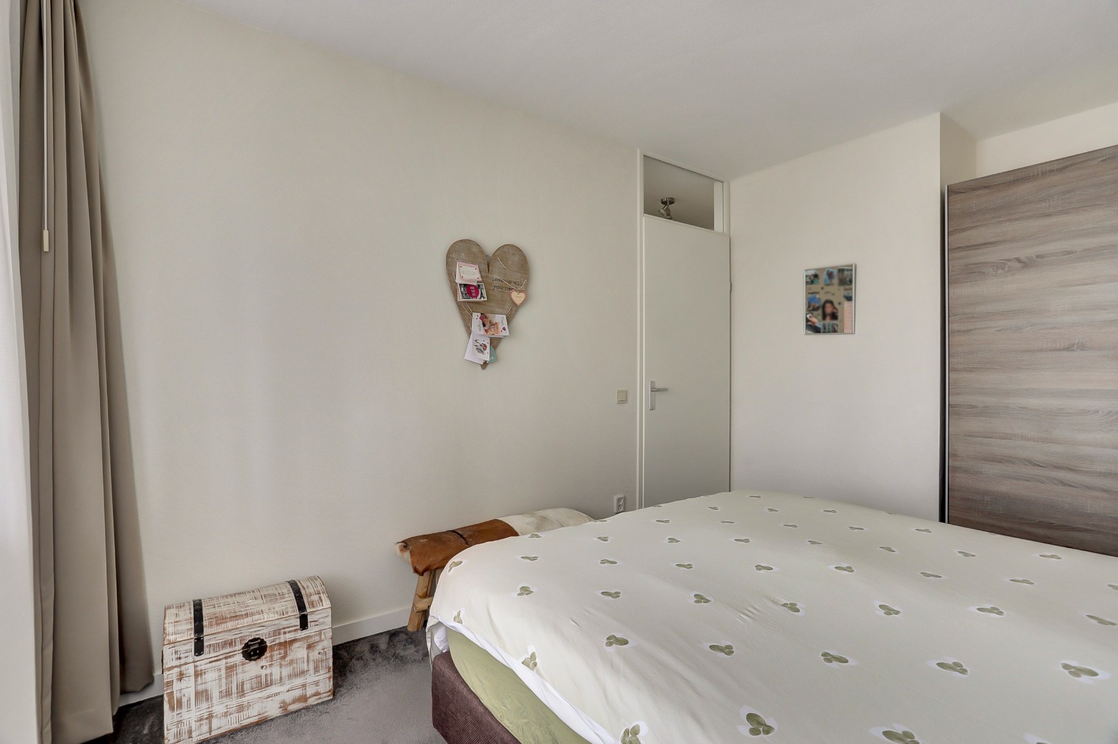 Modern afgewerkt 3 kamerappartement gelegen op de 3e verdieping met schitterend vrij uitzicht en ligging aan water! 