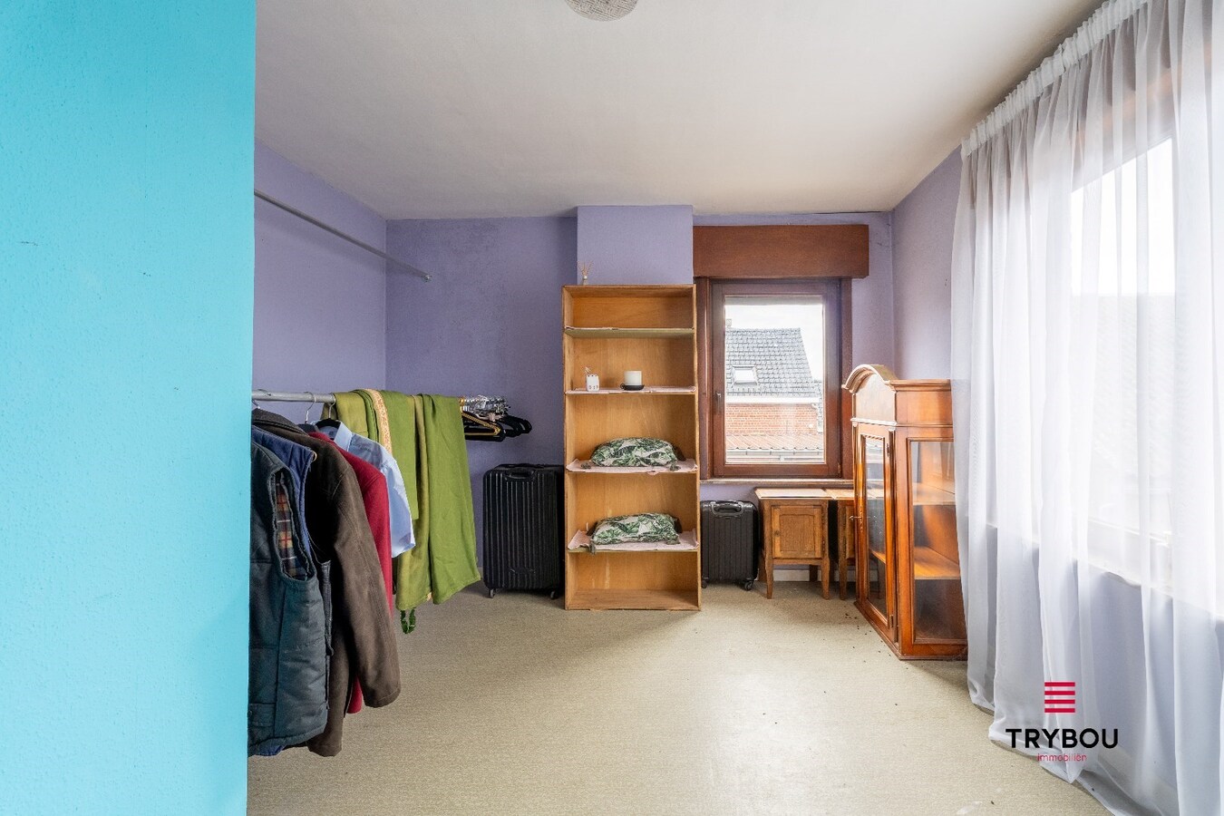 Ruime woning met loods en 4 garages – tal van mogelijkheden! 