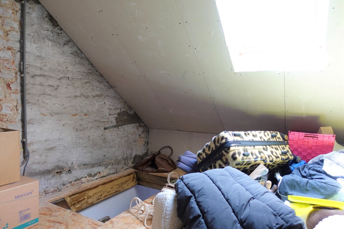 Gerenoveerde (deels) rijwoning met 2 slaapkamers 