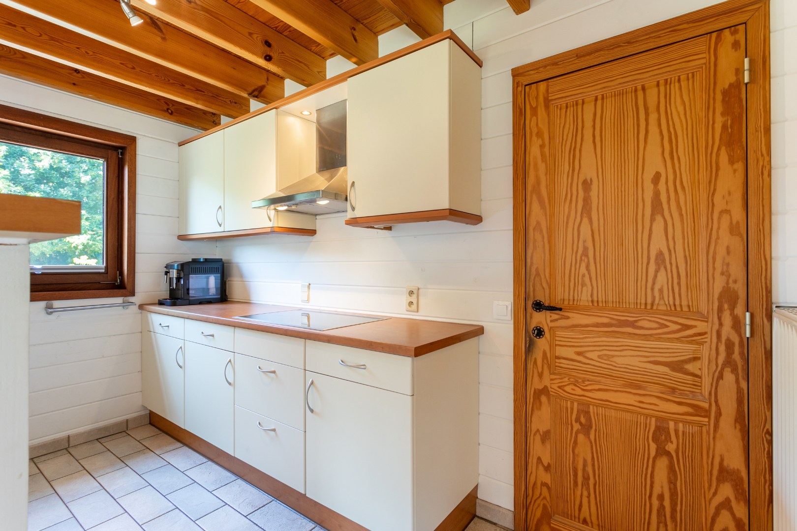 Verzorgde 4-gevelwoning met 2 slpk en garage te Halle op 6a74ca 