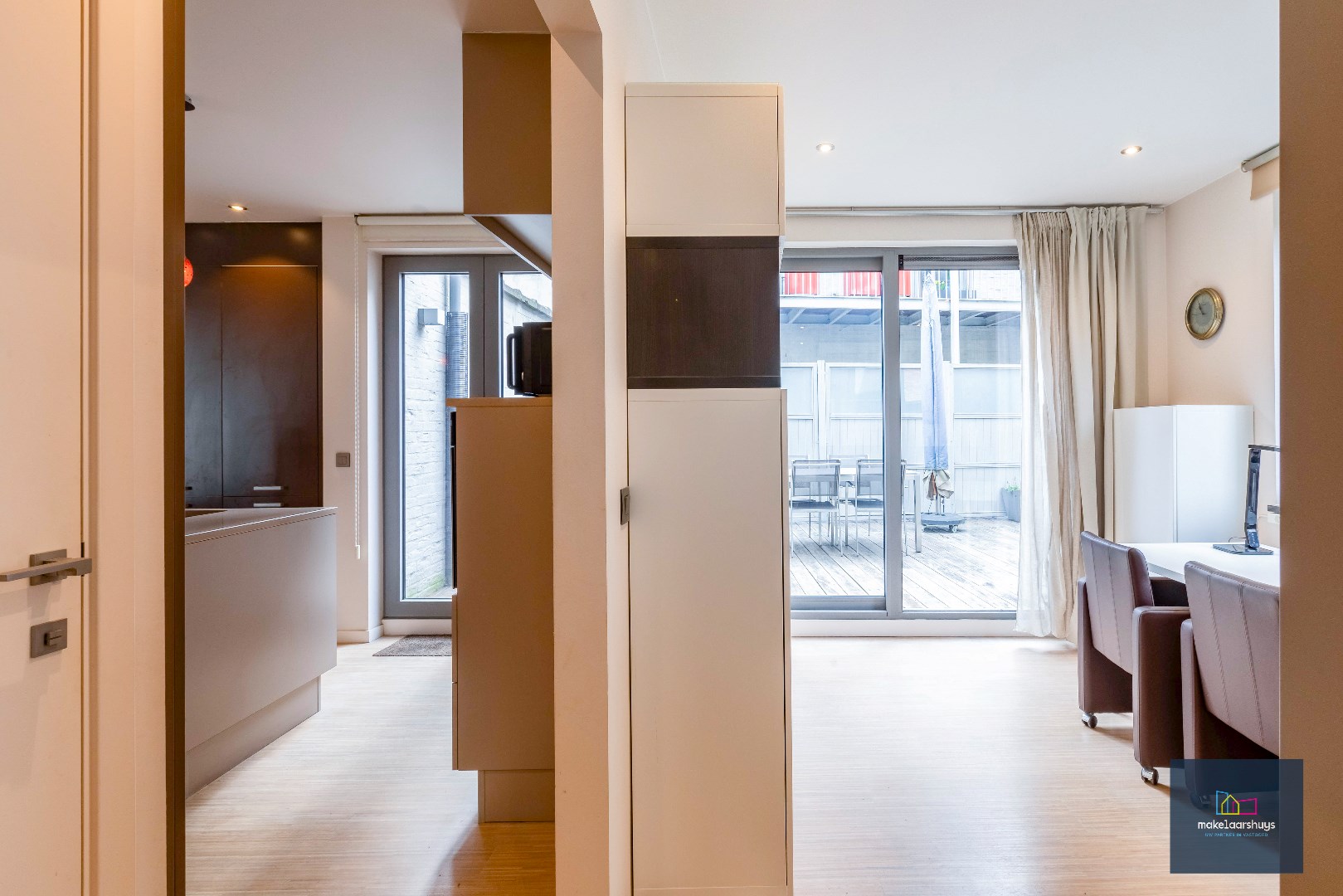 Ruim en goed gelegen 1-slp.app. met groot terras en overdekte staanplaats 