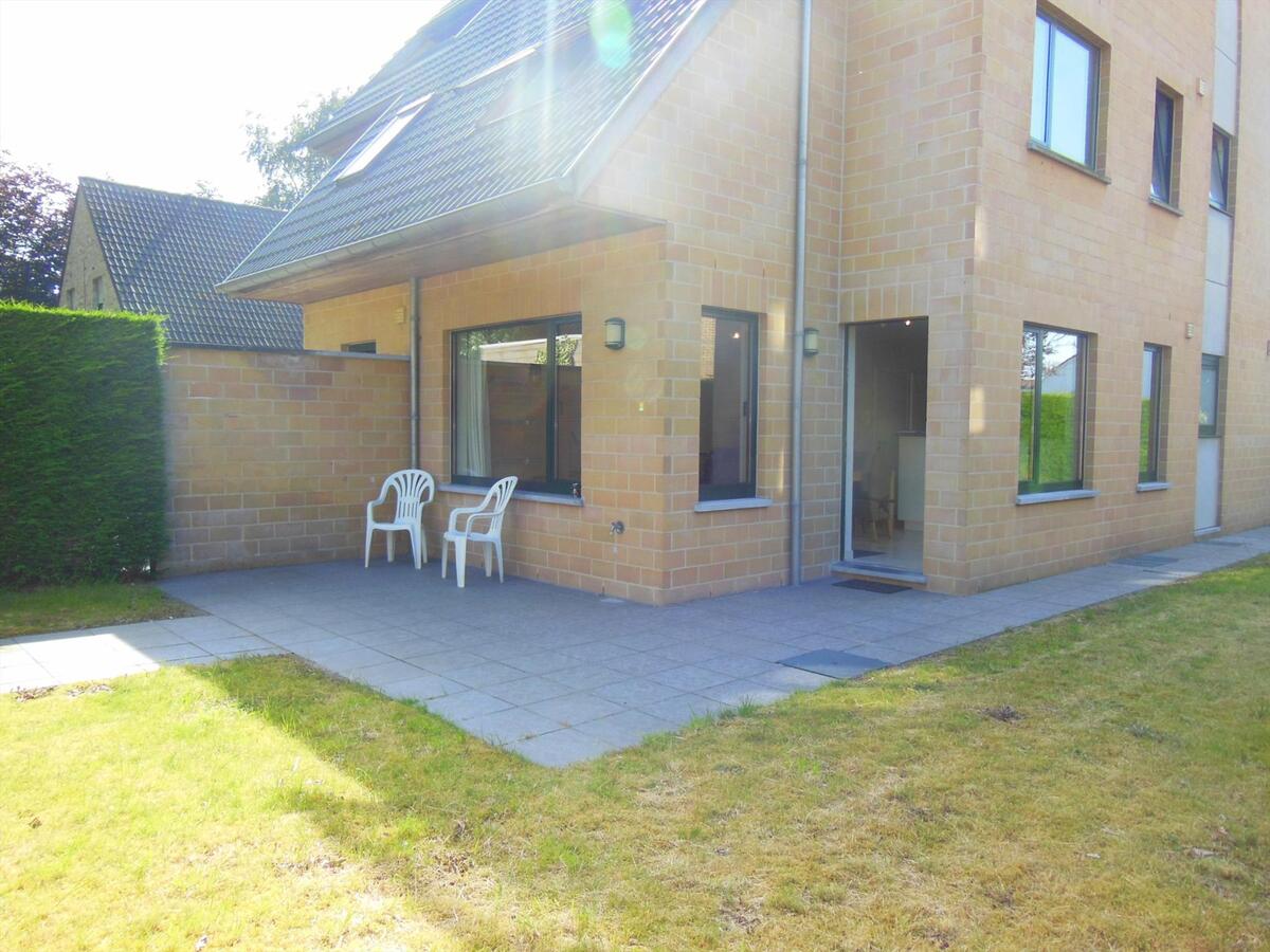 Gezellig gelijkvloersappartement met zonnige tuin en garage 