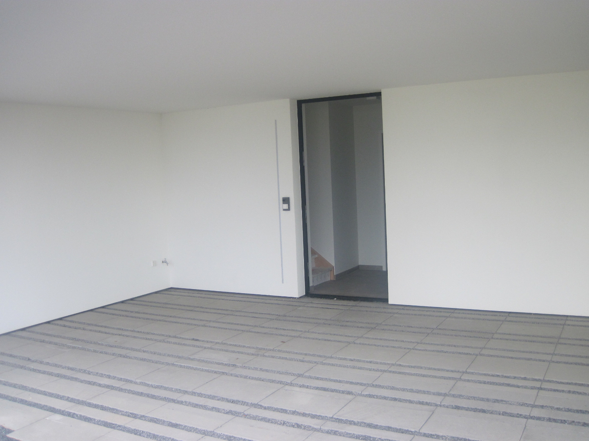 Penthouse-appartement met ruim terras. Geen vaste kosten. 