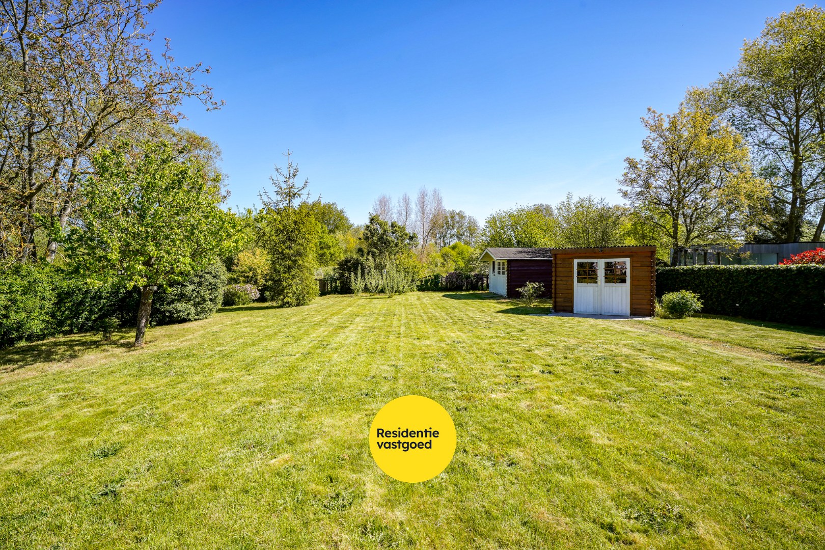 Ruime villa met 5 slaapkamers op 1082 m² te Oostduinkerke, gelegen vlakbij het natuurreservaat Hannecartbos. 