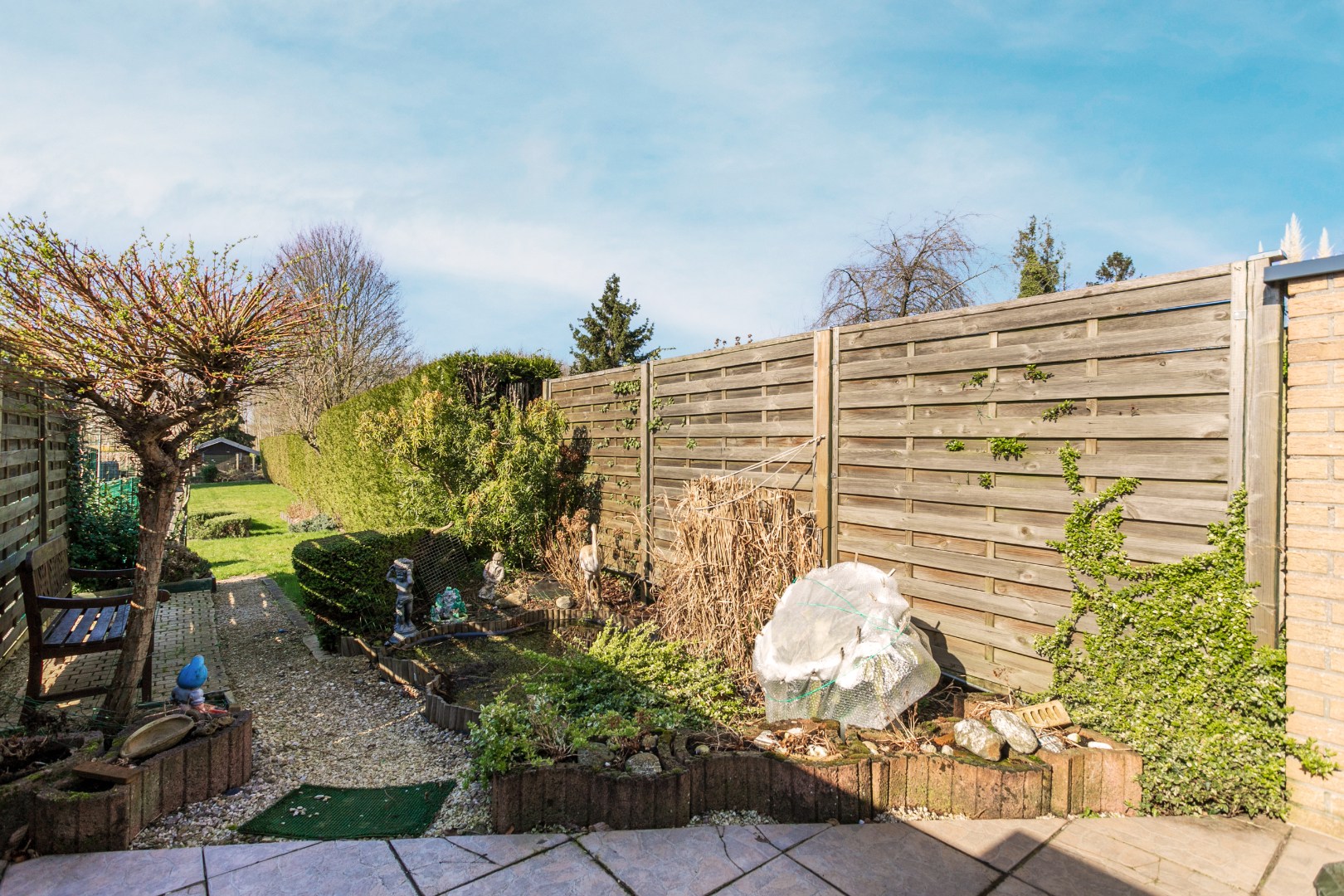 Woning met 2 slpk en ruime tuin (8a60) 