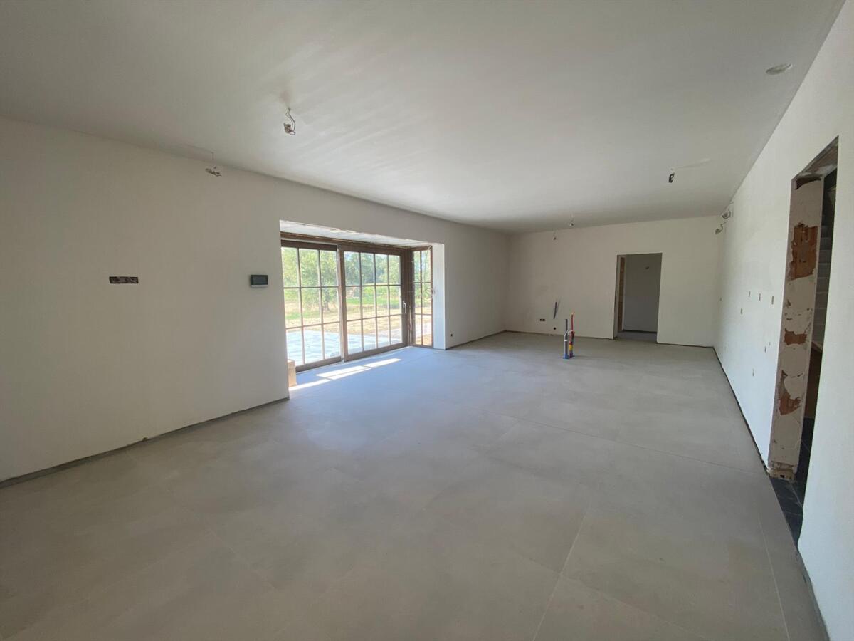 Exclusieve, fantastisch gelegen landelijke woning met bijgebouw 