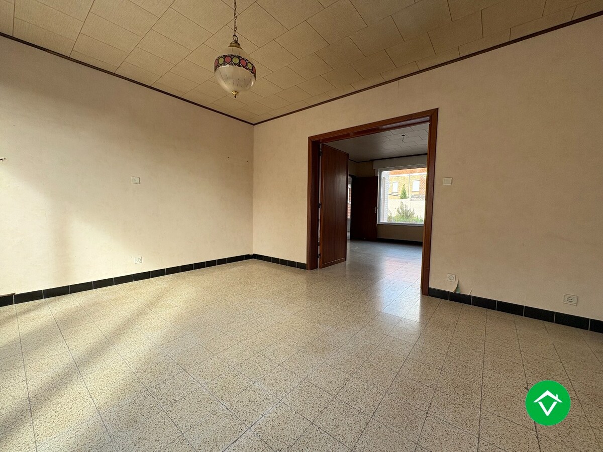 Te koop: Uniek gebouw met 2 appartementen, garage en ruime tuin – hartje Nieuwpoort-Stad 