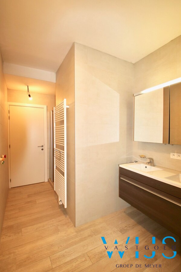 Energiezuinig GELIJKVLOERS app met garage te SLEIDINGE ! 