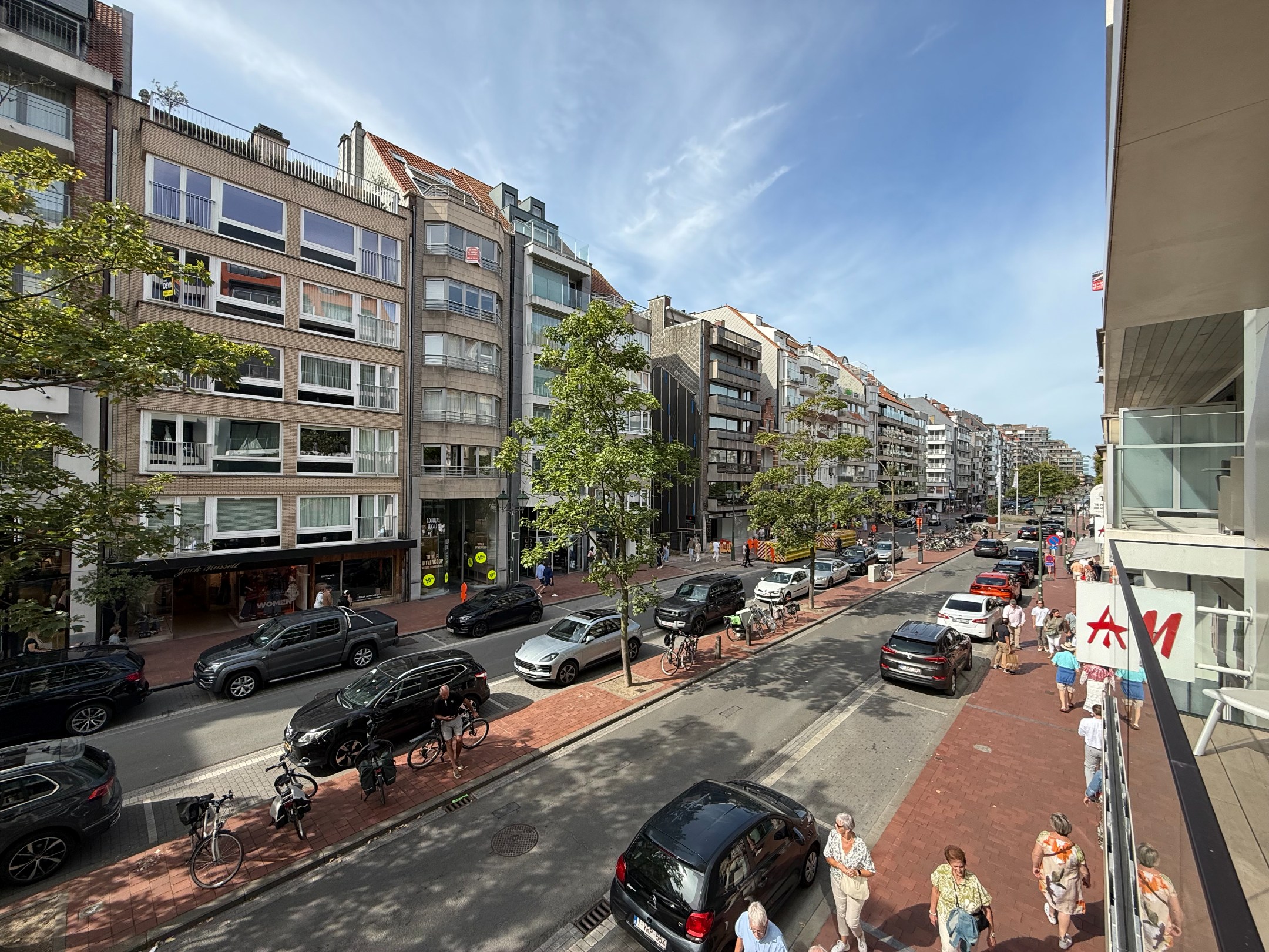 Ongemeubeld - Magnifiek woonappartement aan de zonnekant van de Lippenslaan, op wandelafstand van het strand. 