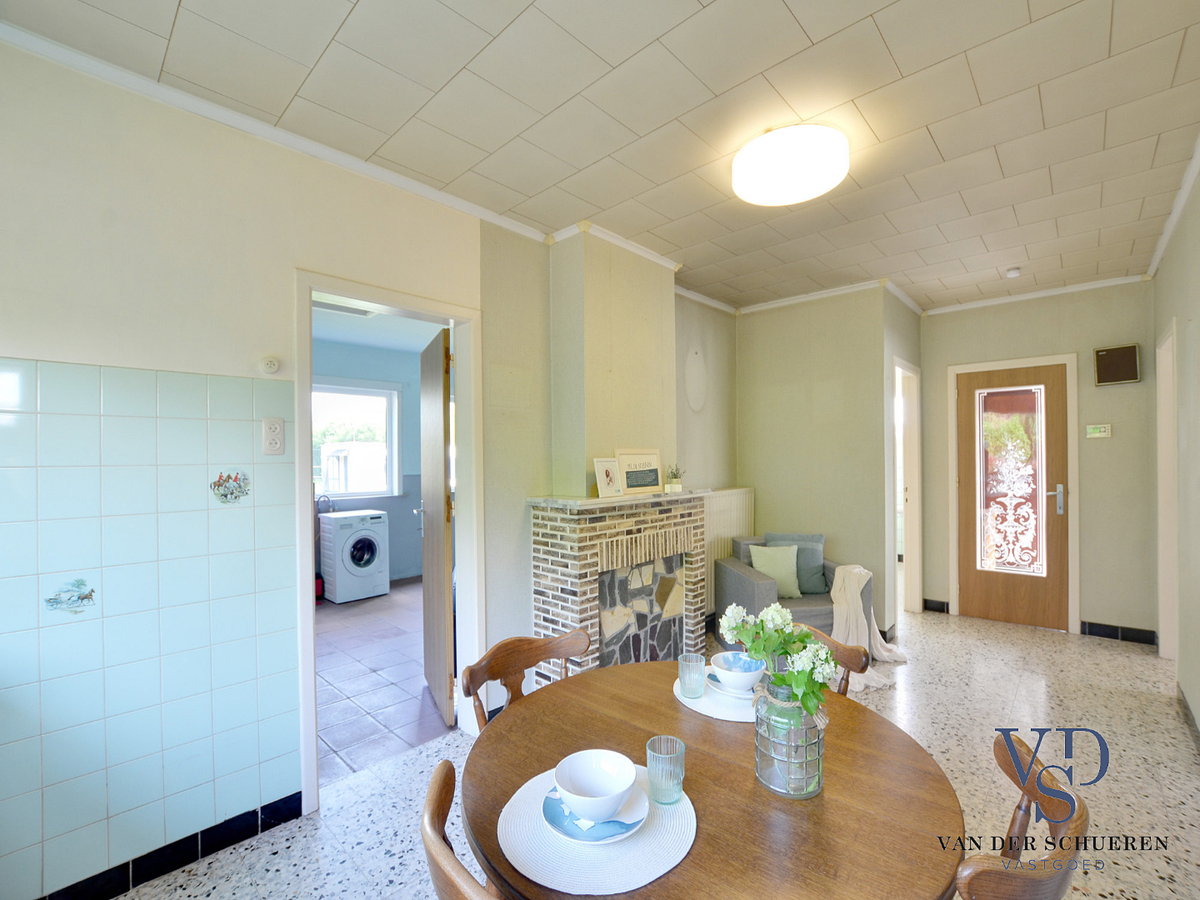 Op te frissen bungalow in doodlopende straat. 