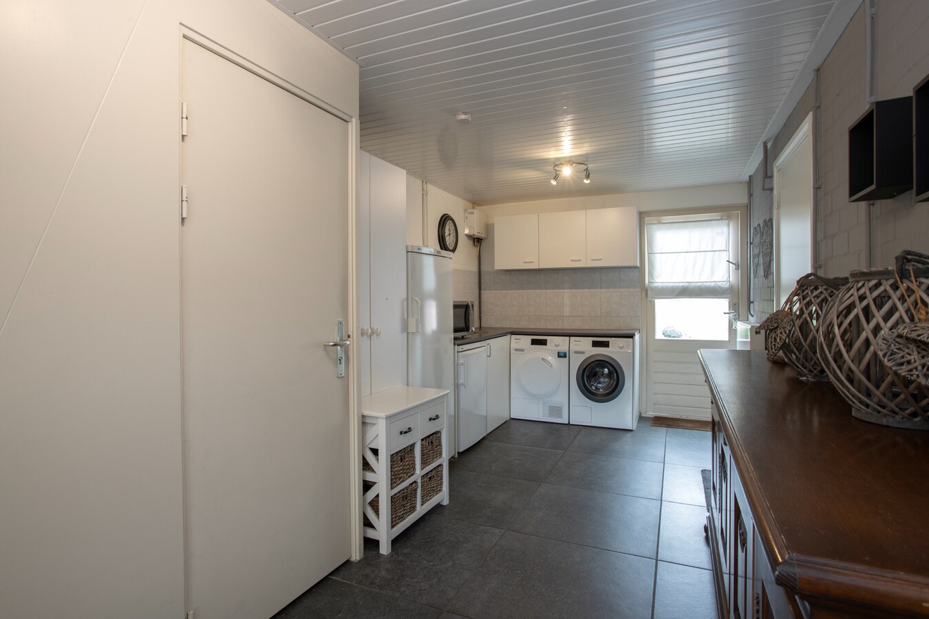 Royale gemoderniseerde gezinswoning met grote woonkamer, open keuken en vijf slaapkamers in hartje Middelbeers 