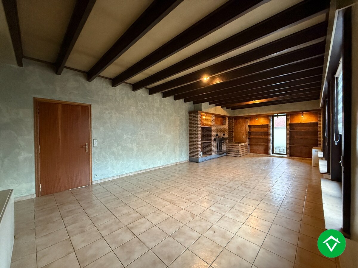 Rustig gelegen halfopen bebouwing met 3 slaapkamers, tuin en garage met uitweg! 