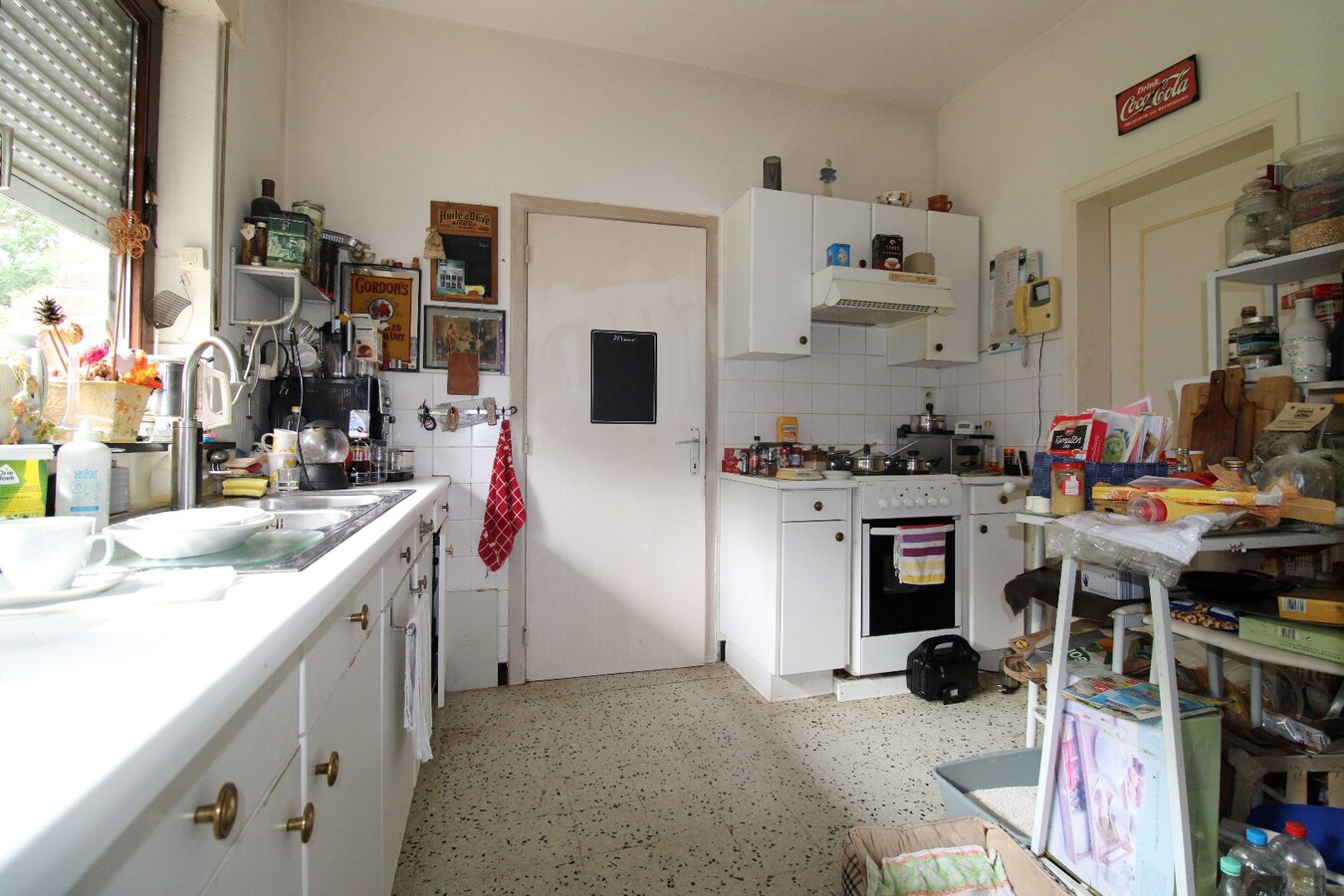 Charmante, te renoveren woning met hangar 