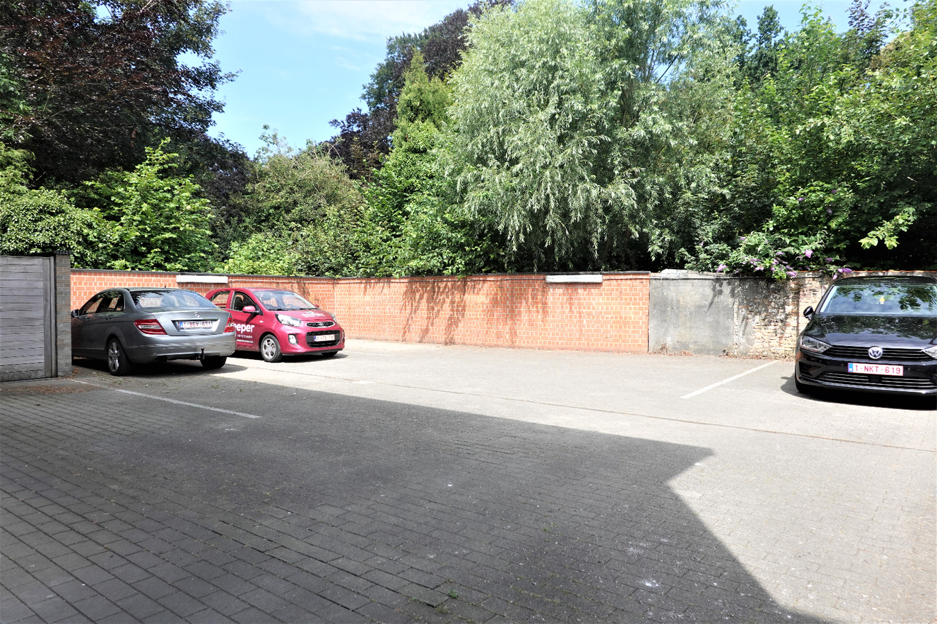 Appartement met autostaanplaats, fietsenberging en terras 