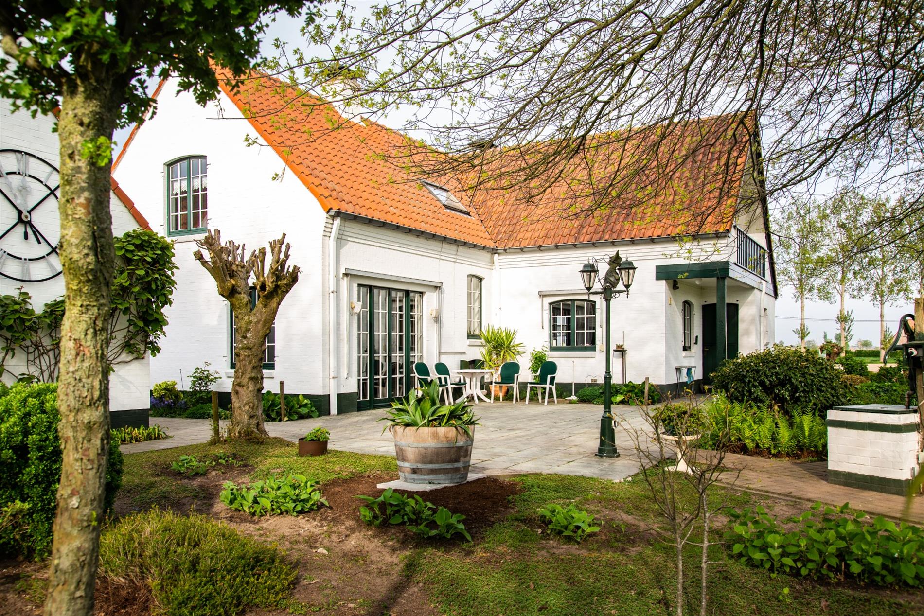 Uniek landhuis op 7.390m²  te Bassevelde 