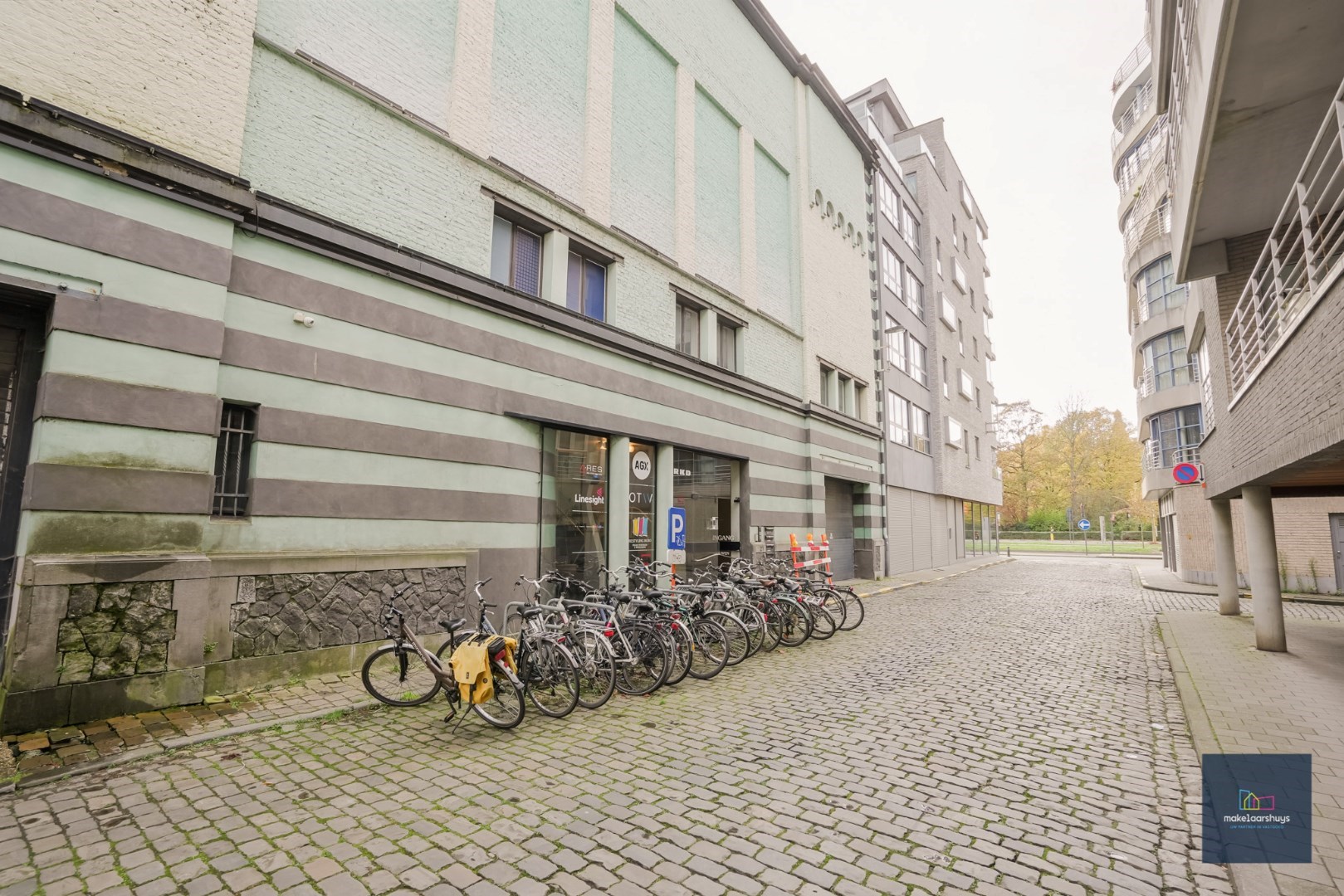 Privatieve kantoorruimte met gebruik van gemene delen 