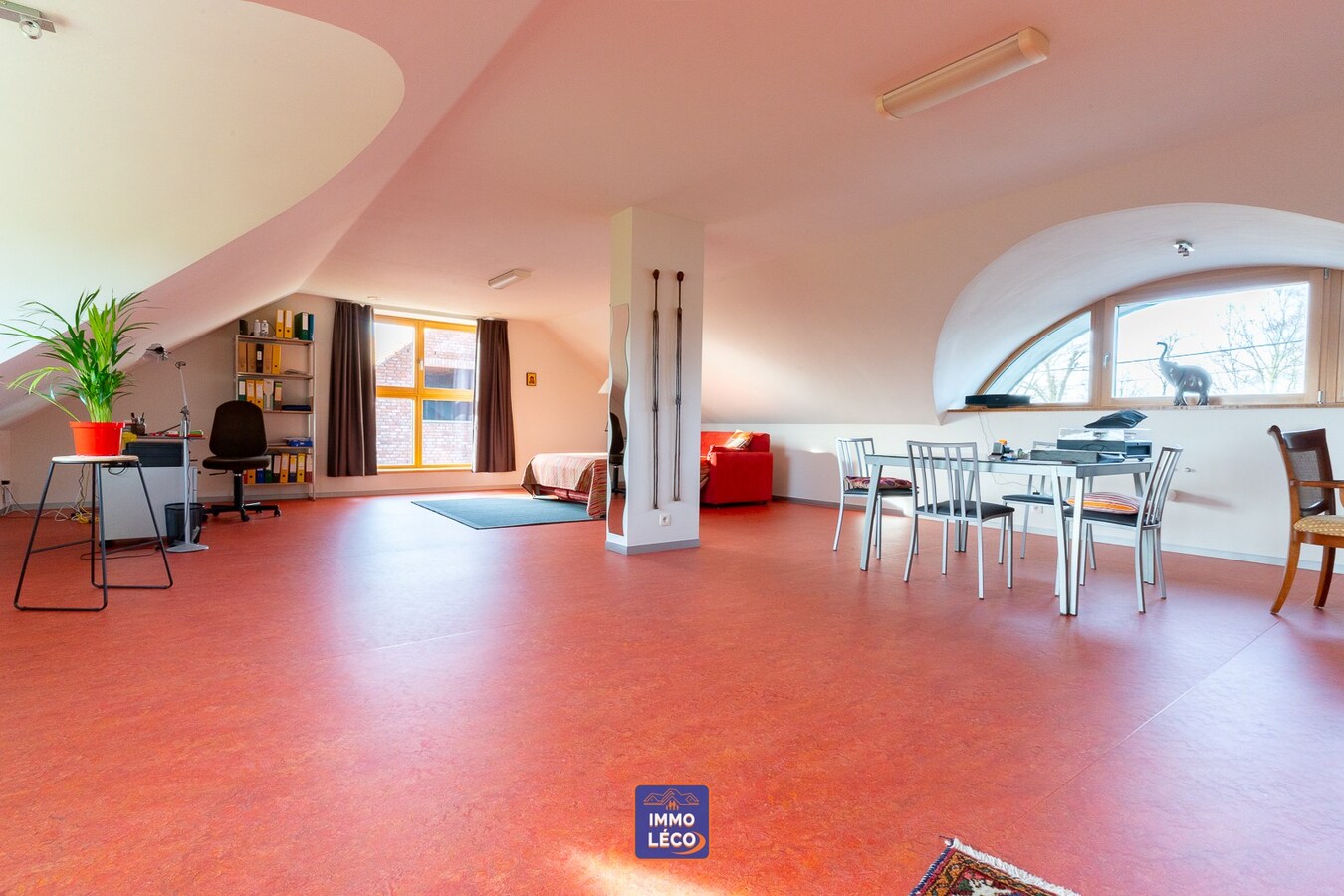 Villa "Semi Plain-Pied" érigée sur 1251m², double garage, parking 7 voitures, COUP DE COEUR ABSOLU ! 