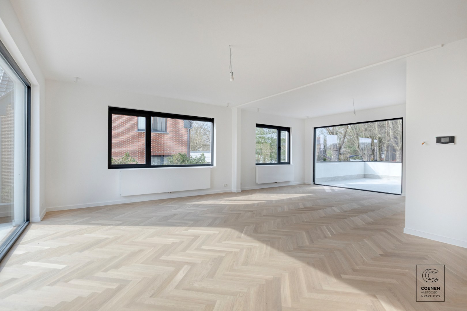 Prachtig gerenoveerde woning met 4 slpk, 2 badkamer en riante tuin op een toplocatie te Rijmenam! 