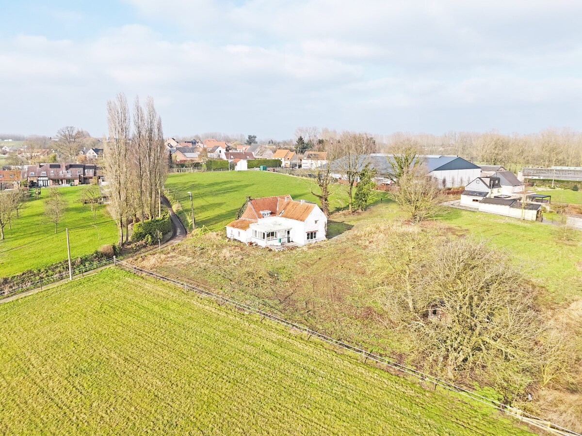 Idyllisch gelegen villa bouwgrond (4.460m²) of renovatieproject te Sint-Lievens-Esse 