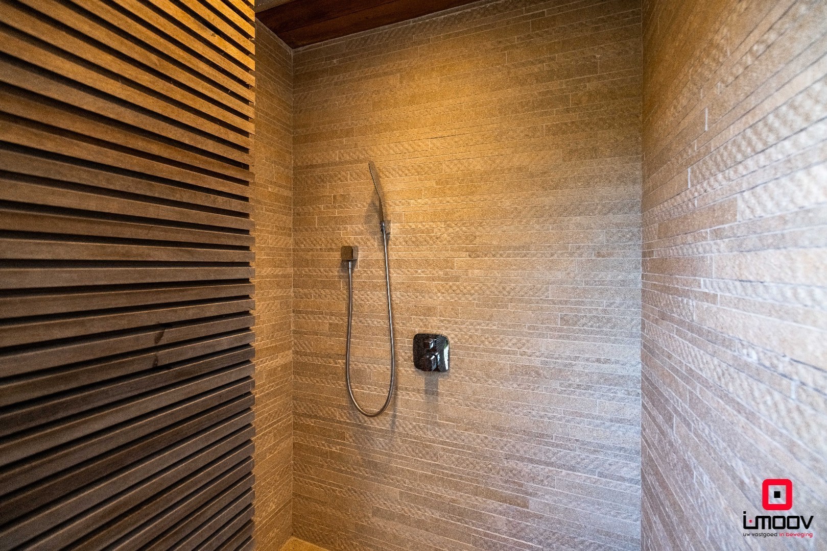 Exclusieve villa met infinity pool en resortgevoel op topligging in Mariakerke 