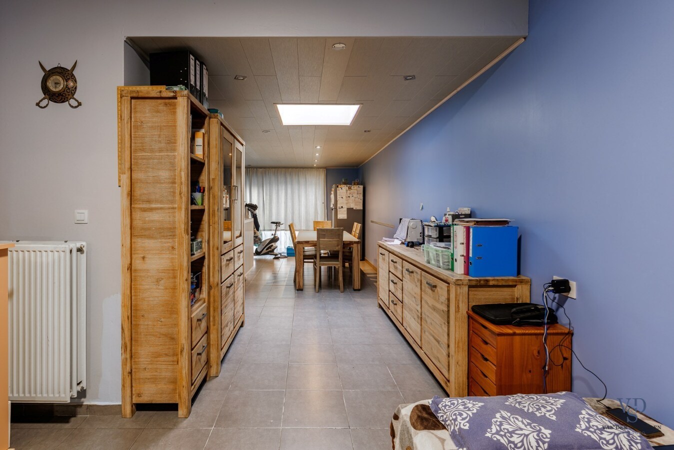 Woning met tuin én 2 staanplaatsen én car-port. 