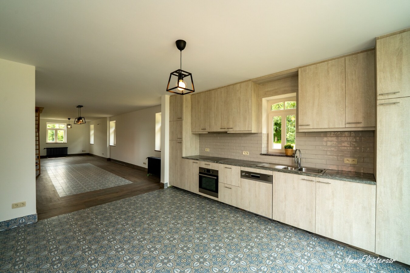 Charmante gerenoveerde woning met stalgebouw op ca. 2,6ha te Herk-de-Stad 