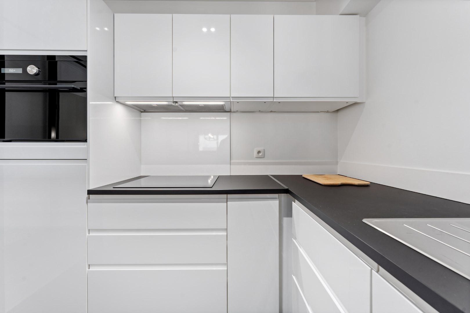 volledig vernieuwd appartement met 2 slaapkamers 