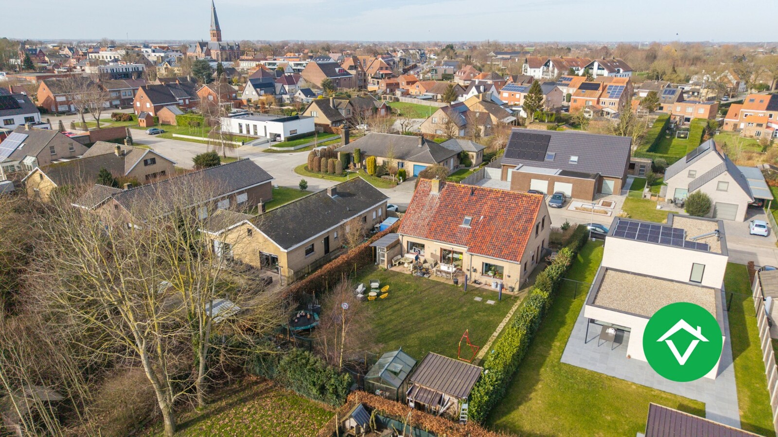 Alleenstaande woning met 5 slaapkamers en garage te Koekelare 