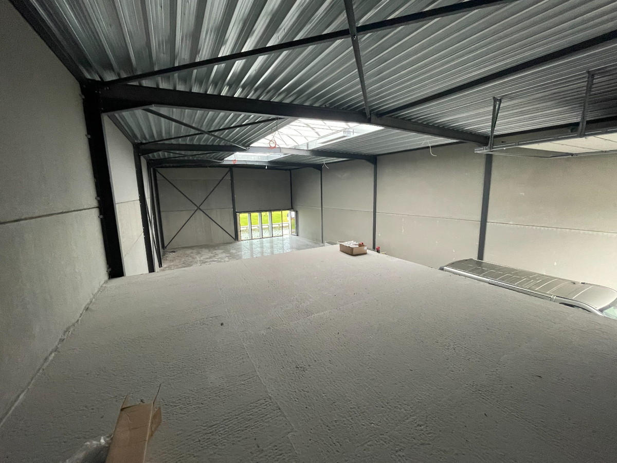 Ruime nieuwbouw KMO-unit van 256 m² te Lendelede 