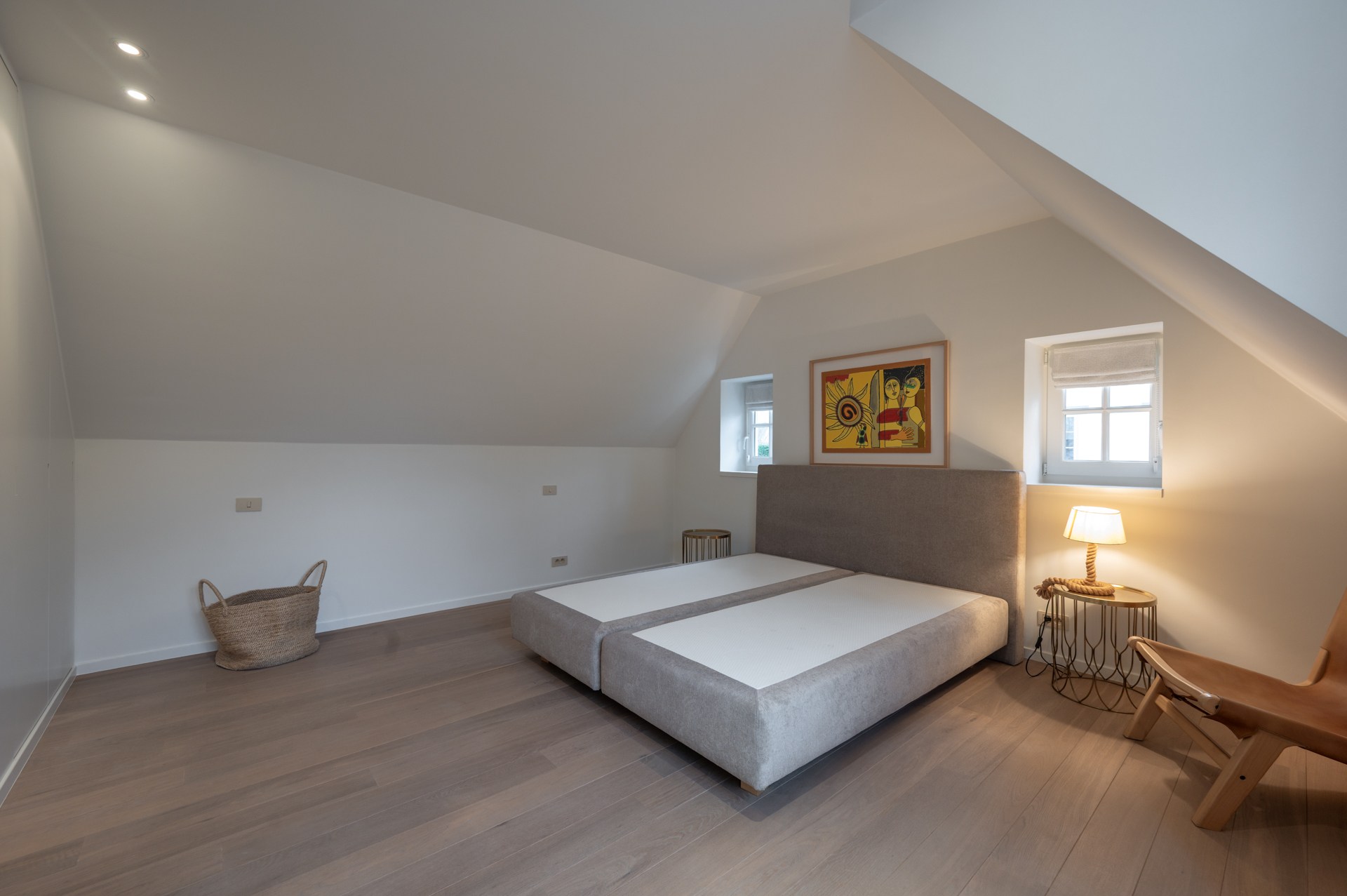 Villa exclusive entièrement meublée avec 5 chambres, piscine et double garage - emplacement prestigieux et calme près du Zoute. 