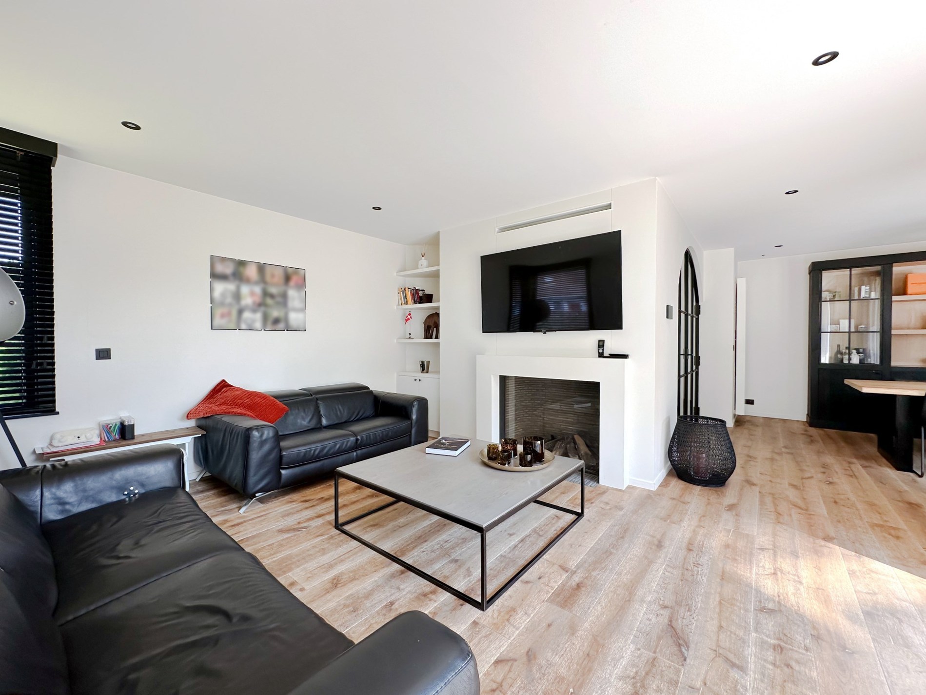 OPENDEURDAG Zaterdag 21/02 - 11u-13u (Hazelaarsdreef 7): Gezellig gerenoveerde alleenstaande villa met 3 slaapkamers en een prachtige tuin centraal gelegen in een doodlopende villawijk in Knokke. 