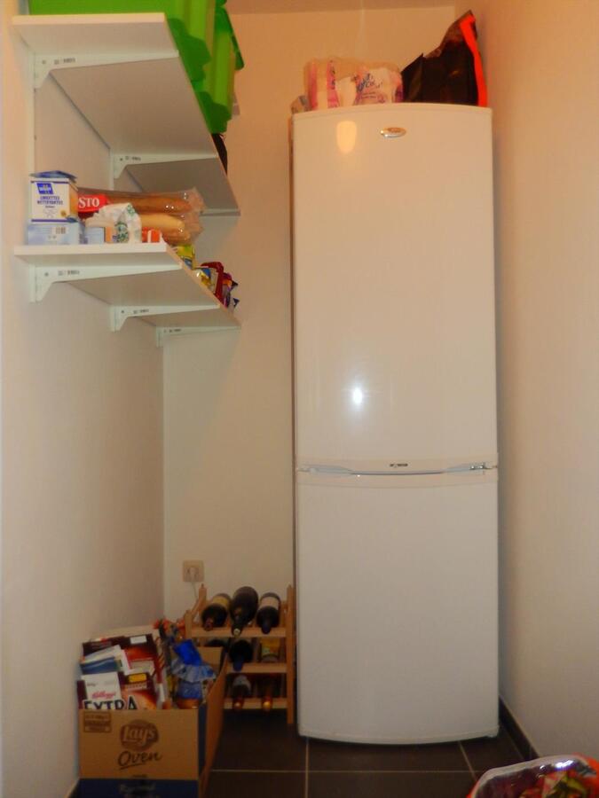 Instapklaar volledig vernieuwd appartement in centrum Varsenare met garage 