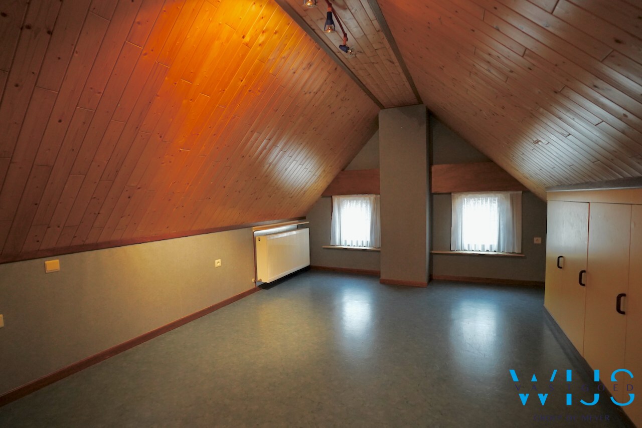 Super gezellig woonhuis met ruime garage te Boekhoute ! 