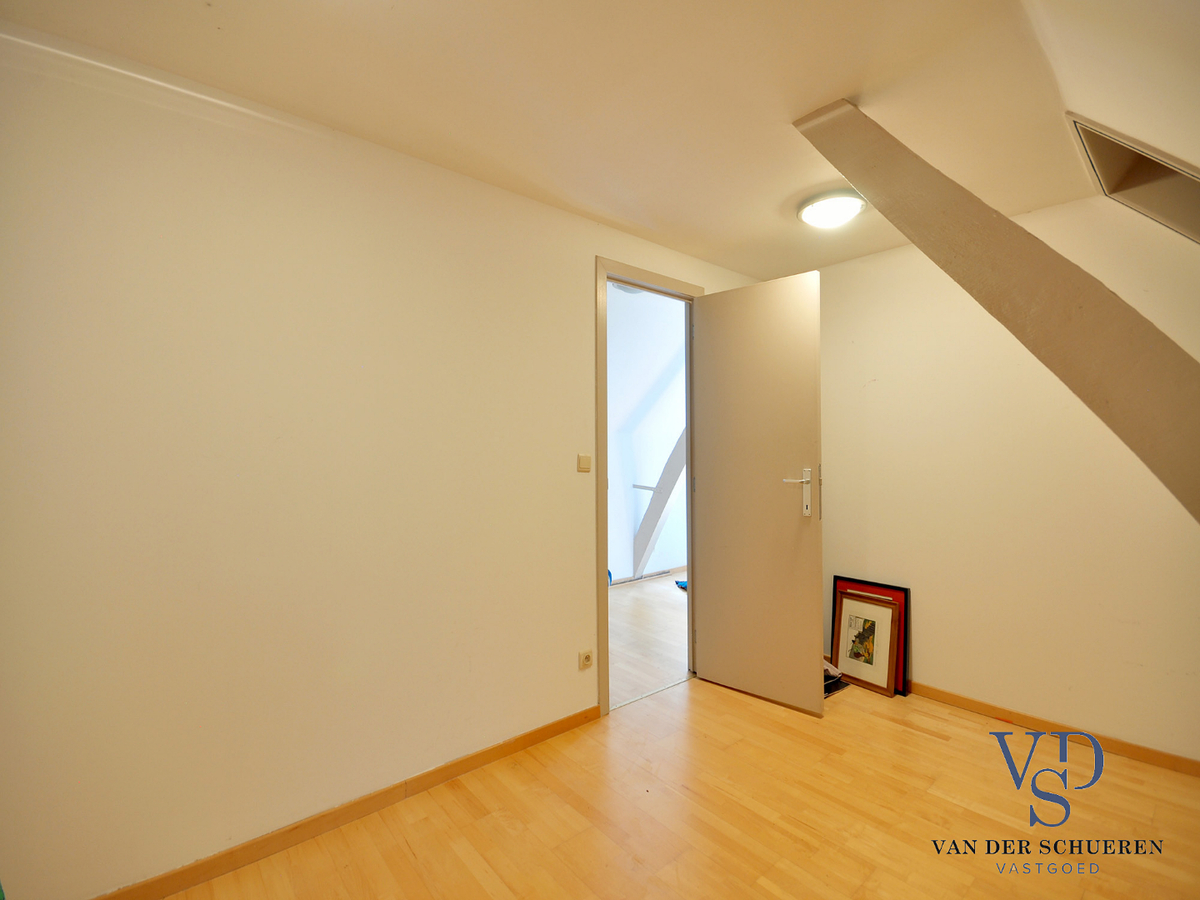 Idyllische woning met schuur. Uitzonderlijk gelegen. 