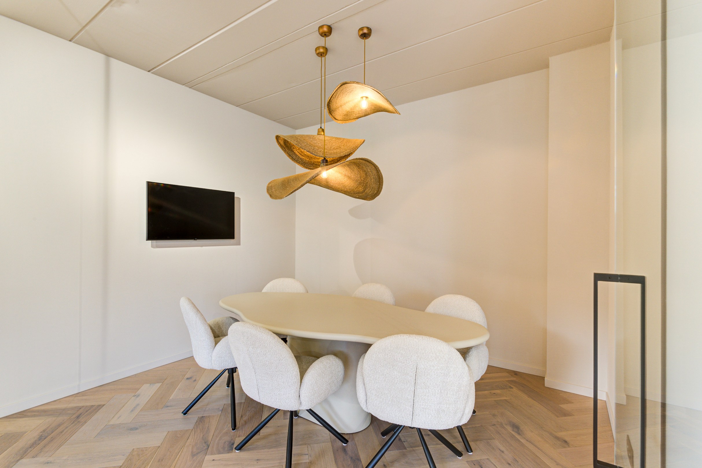 High-End Kantoor/ commerciële ruimte/ praktijk met luxe afwerking en 5 parkeerplaatsen. 