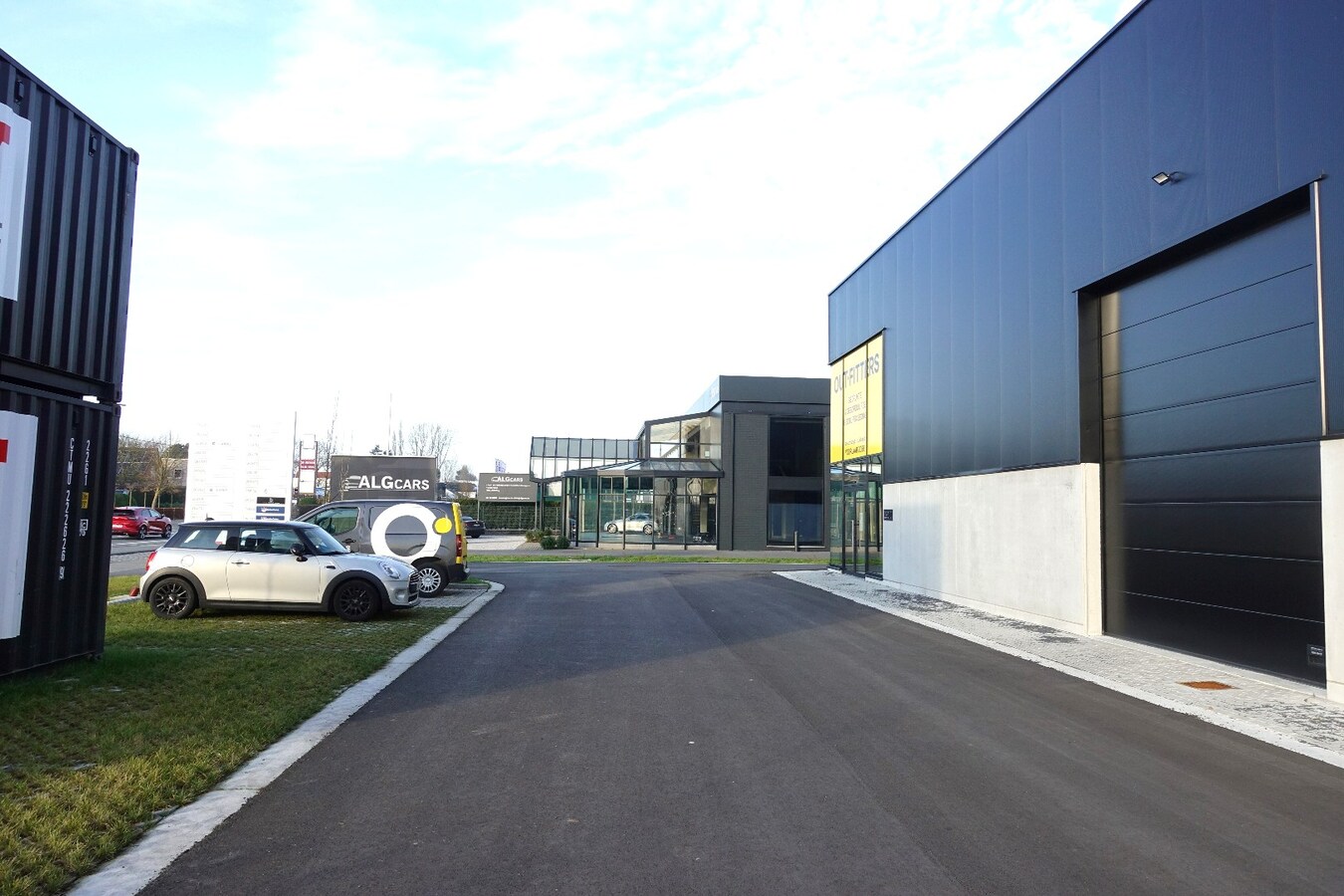 Loods te huur op uitstekende locatie. 