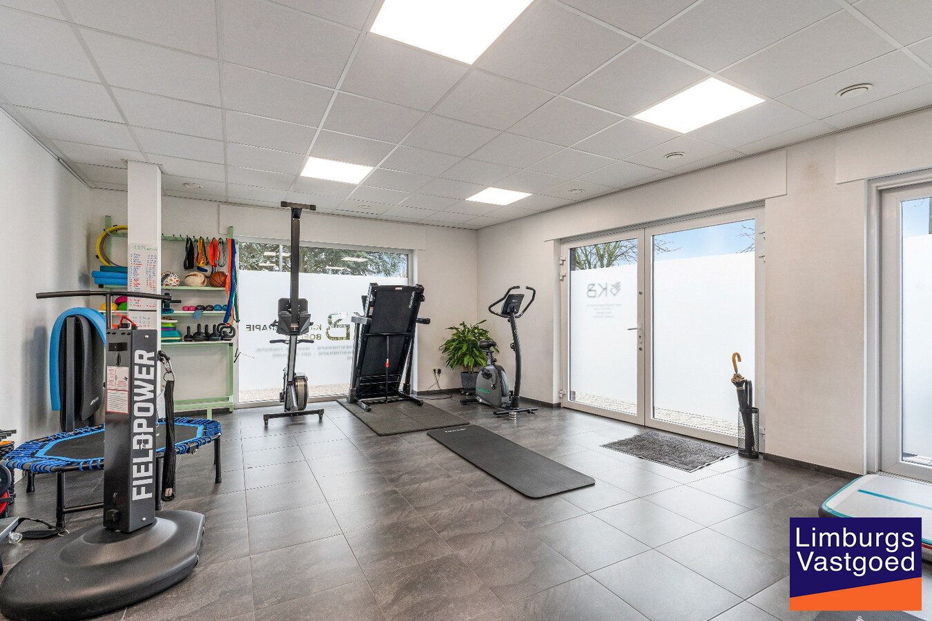 Handelsruimte, 90m² + kelder, centrum van Houthalen-Oost 