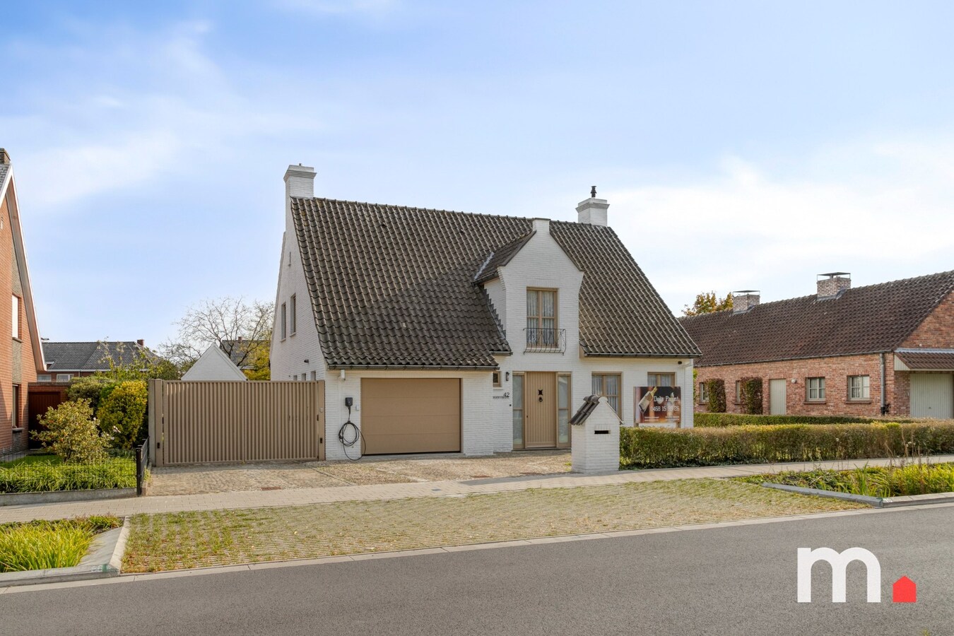 Unieke Villa te Roeselare met Zwembad en 5 slaapkamers op 987m² ! 