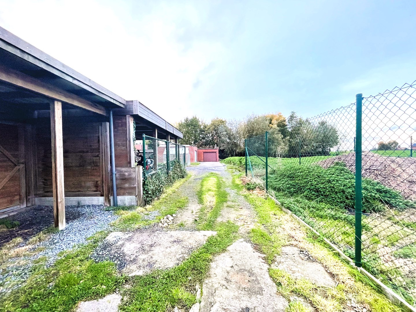 Gezellige rijwoning met 3 slaapkamers en uitweg 