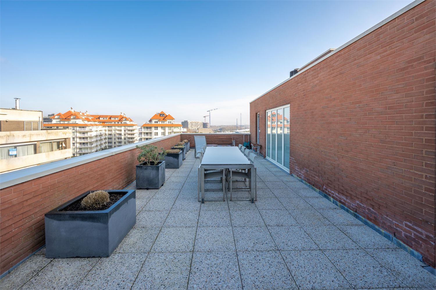 Dakappartement te koop. 