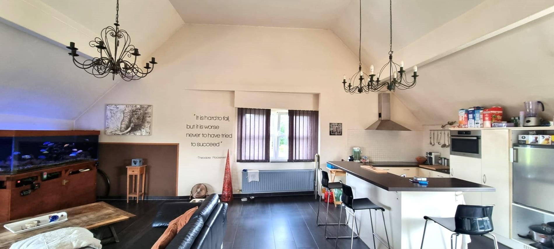 Zeer ruim duplex appartement met 3 slaapkamers in centrum Geel 